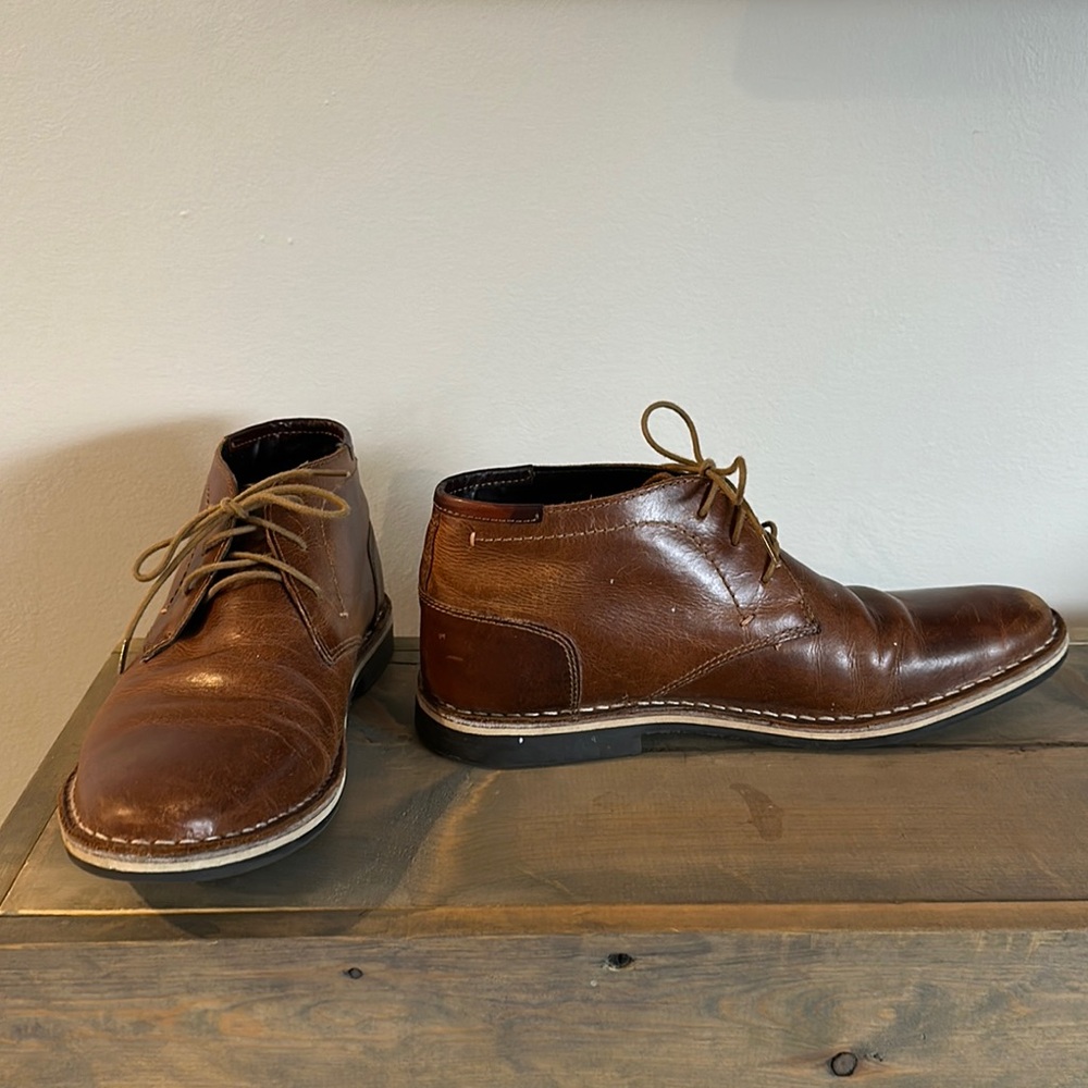 Mens Steve Madden cognac leather shoes. Size 9